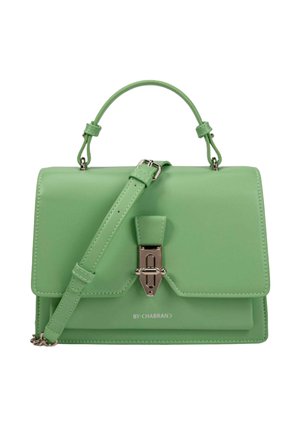 Sac à main structuré vert clair avec poignée supérieure, bandoulière réglable et fermeture à boucle argentée sur le rabat avant.