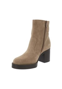 Bottine en suède taupe avec un bout rond, une fermeture éclair sur le côté et un talon bloc. Présente une texture lisse et des détails de couture minimalistes.