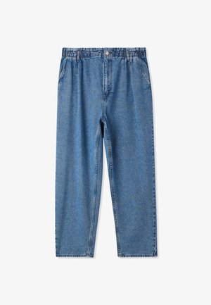 Jasnoniebieskie dżinsowe spodnie z elastycznym paskiem w talii, luźny krój, zwężane nogawki i pięć kieszeni. Gładka tekstura z delikatnym przetarciem.