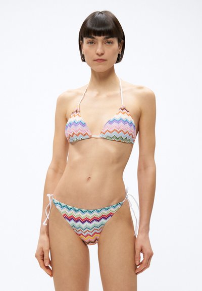 Buntes Bikini mit Zickzackmuster in einer Mischung aus Pastellfarben. Dreieck-Top mit Riemchen zum Binden, passender verstellbarer Slip. Weiches, strukturiertes Material.