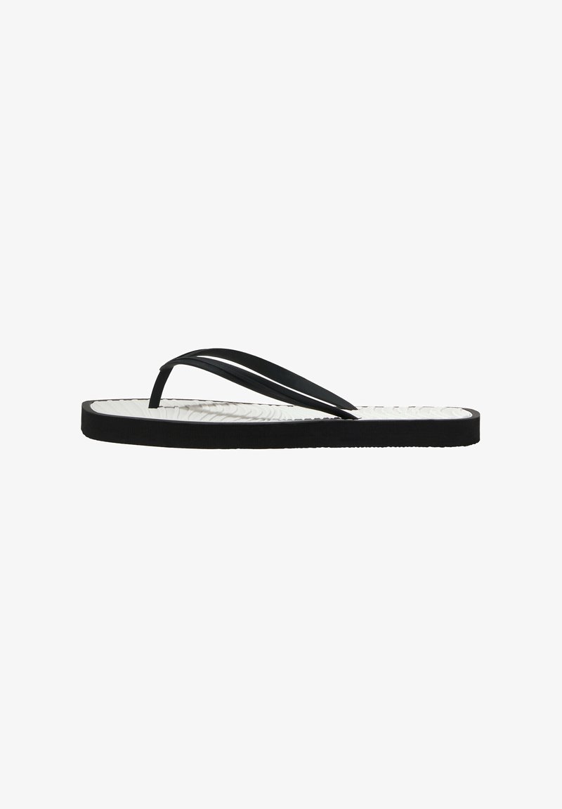 Zwarte flip-flop met een gestructureerde witte zool. Beschikt over een vlak ontwerp met twee dunne banden en een gevoerde voetbed.