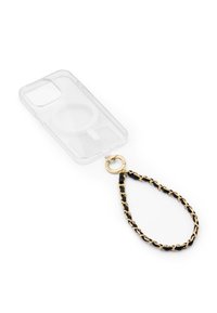 Transparante telefoonhoes met gouden hardware en een kettingriem in zwart met gouden accenten. Cirkelvormige uitsparing voor magnetische bevestiging.