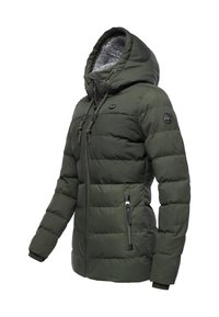 Olivgrön vadderad jacka med huva, med fleecefodrad insida, justerbara dragsko, en ficka med dragkedja och muddkanter.