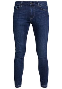 Jeans ajustados en denim azul oscuro, con cinco bolsillos, cierre de botón y costuras sutiles. Textura suave con una silueta ceñida.