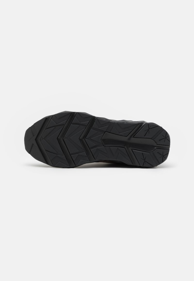 Herren Sneaker low | EA7 Emporio Armani UNISEX Sneaker low black/bronze/schwarz - DC38858 Herren Sneaker low | EA7 Emporio Armani UNISEX Sneaker low black/bronze/schwarz - DC38858