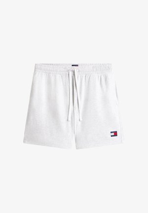 Pantalones cortos blancos con cintura elástica, cordón ajustable y pequeño parche con el logo de Tommy Jeans en la parte inferior izquierda de la pierna.