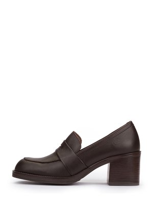 Dunkelbraune Lederloafer mit abgerundetem Zeh und doppeltem Riemendetail. Verfügt über einen klobigen Holzabsatz und eine glatte Textur.