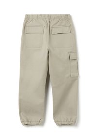 Beige cargobroeken met elastische tailleband, voorzien van twee achterzakken en één zijzak, gathers aan de onderkant en een gladde stoftextuur.