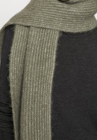 Vivienne Westwood Sweter