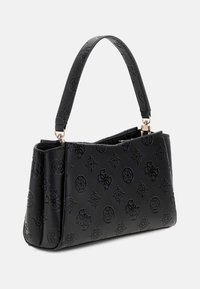 Borsa a mano in pelle nera con motivo a logo in rilievo, forma strutturata, manico corto e chiusura con zip nella parte superiore. Accenti in metallo dorato.