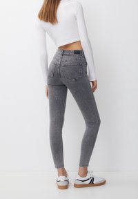 PULL&BEAR Vaqueros pitillo - mottled grey