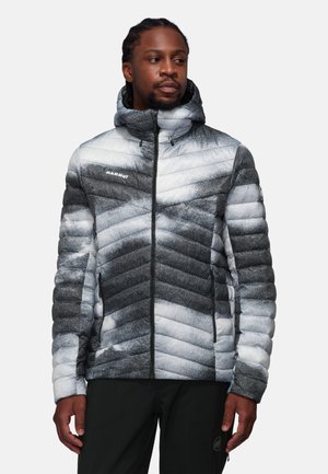 Gepolsterte Jacke in Grautönen und Weiß mit einem Zickzackmuster, Reißverschluss und Kapuze. Hergestellt aus leichtem, isolierendem Material.