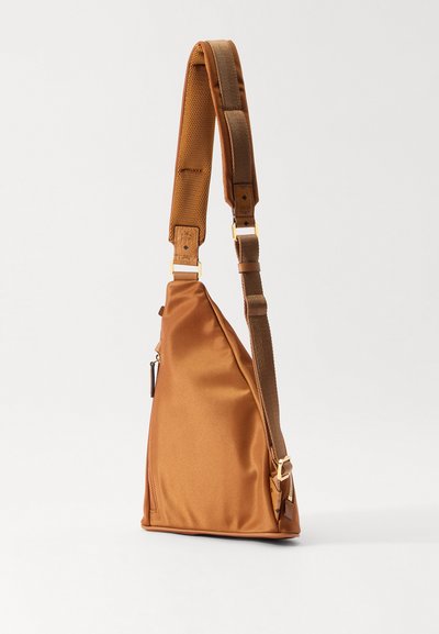 MCM AREN SLING UNISEX - Pojasna torbica - cognac