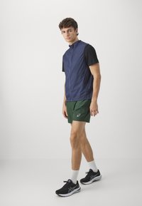 ASICS METARUN PACKABLE - Strukirani kaput - thunder blue