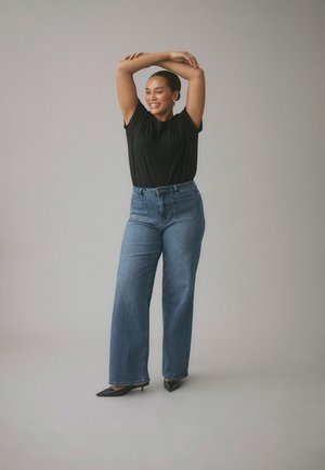 KABROOK HW REG FIT  - Flared Jeans - medium blue denim