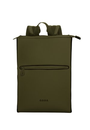 Zaino rettangolare sottile di colore verde scuro con tasca frontale con cerniera, spallacci imbottiti e regolabili e maniglia superiore per il trasporto.