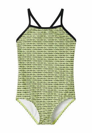 Maillot de bain vert avec des accents noirs, présentant un motif de texte répété en jaune. Fines bretelles et design classique une pièce.