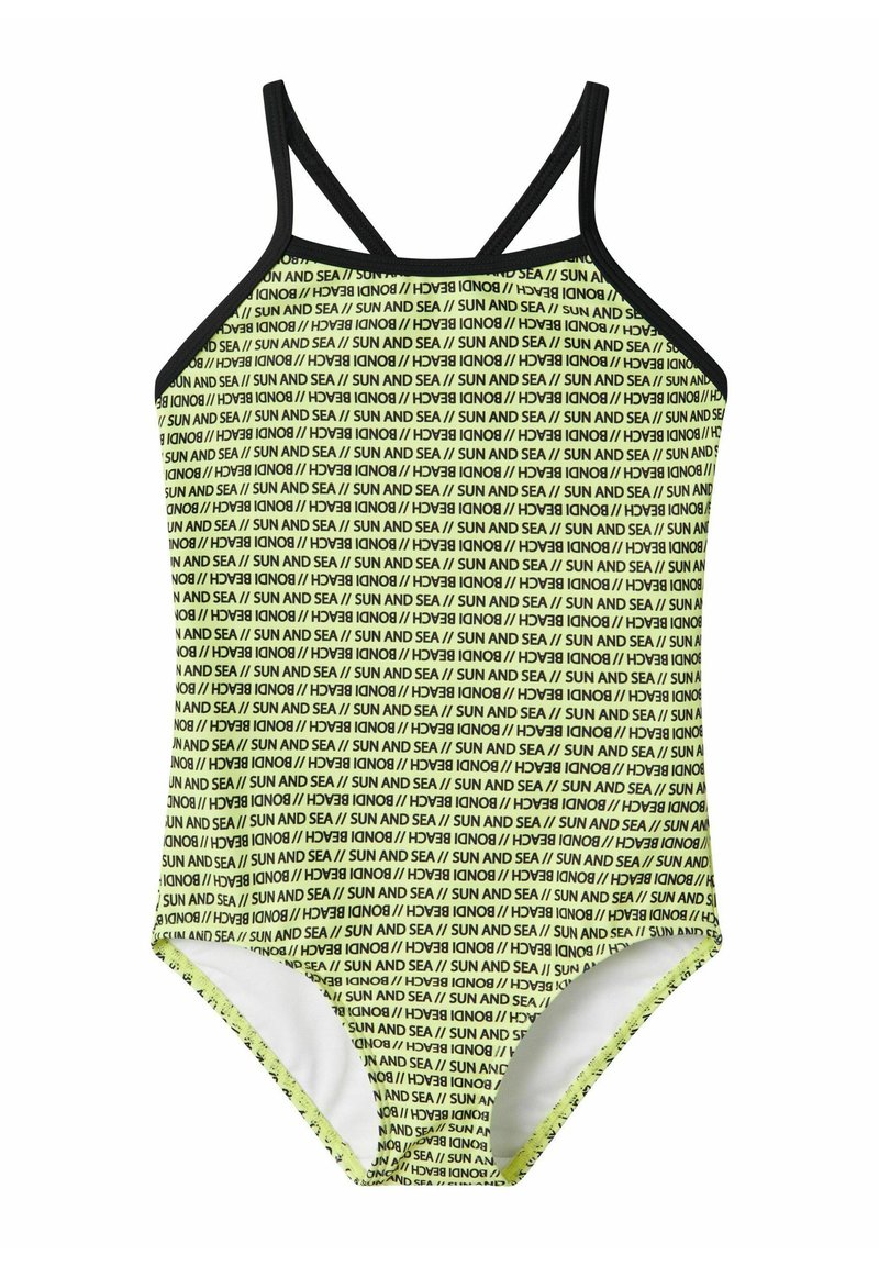 Groene swimsuit met zwarte accenten, voorzien van een herhalend tekstpatroon in het geel. Dunne bandjes en een klassieke badpakontwerp.