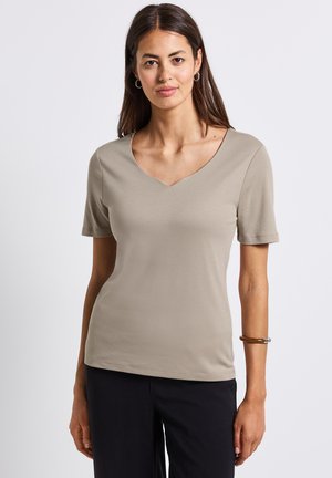 Street One MIT HERZAUSSCHNITT - T-shirts basic - beige