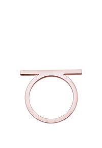 Rose gold ympyräinen sormus, jossa on tasainen vaakasuora tanko ylhäällä; sileä pinta ja minimalistinen muotoilu.