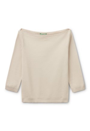 Pull crème dégageant les épaules avec des manches trois-quarts. Fabriqué en tissu doux, avec un col et un ourlet côtelés. Sans motifs ni accents.