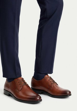 Lasocki, LASOCKI LOW SHOES MEN'S BROWN 5907964289074 - Business sko - brown