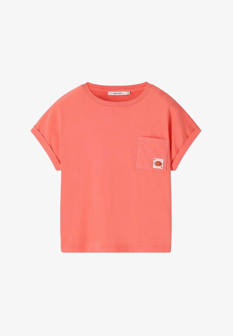 T-shirt corail à manches courtes avec revers roulés et petite poche poitrine avec une carte à jouer représentant un cœur et un poisson.