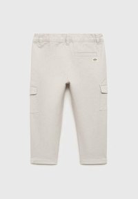 Lysbeige cargo bukser med elastisk talje, to sidelommer og en baglomme, lavet af blødt bomuldsstof.