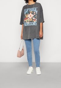 Tommy Jeans Vaqueros pitillo - blue denim