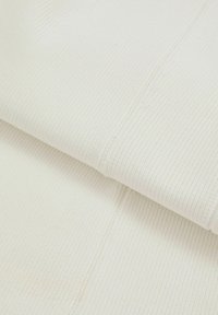 Unausgewählt, ivory