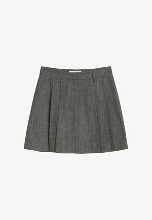 Grijze geplooide rok van een gewoven stof met verticale banen. Beschikt over een eenvoudige tailleband en twee voorriemlussen.