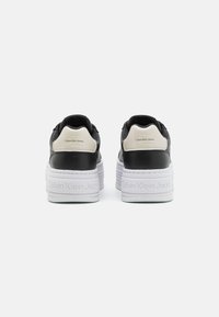 Calvin Klein Jeans BOLD LACE - Sneakers basse - black/eggshell