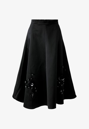 Zwarte A-lijn midi rok met subtiele florale sequins versieringen nabij de zoom. De rok heeft een nauwsluitende tailleband en een ritssluiting aan de achterkant.