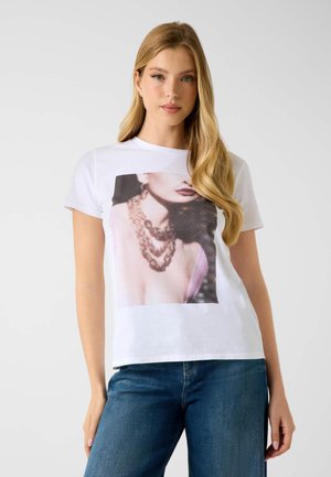 - T-shirt z nadrukiem