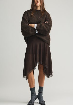 - Spódnica trapezowa