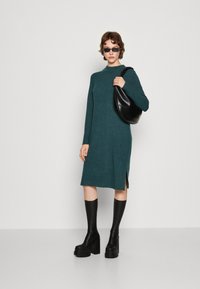VILA VIRIL CREW NECK MIDI DRESS - Obleka/pulover - ponderosa pinedetail/dark melange
