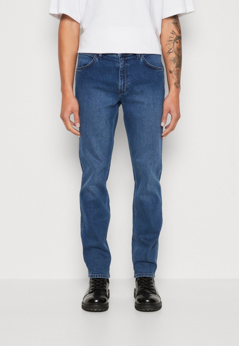 Wrangler GREENSBORO Jeans Straight Leg the look/blue denim Zalando.at