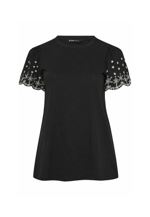 Blusa nera a maniche corte con scollo rotondo e maniche smerlate con ricamo floreale bianco e motivi stellati.