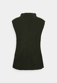 Tmavě zelený pletený top bez rukávů s vysokým límcem, vroubkovanou strukturou a bočními rozparky pro lepší pohyb.