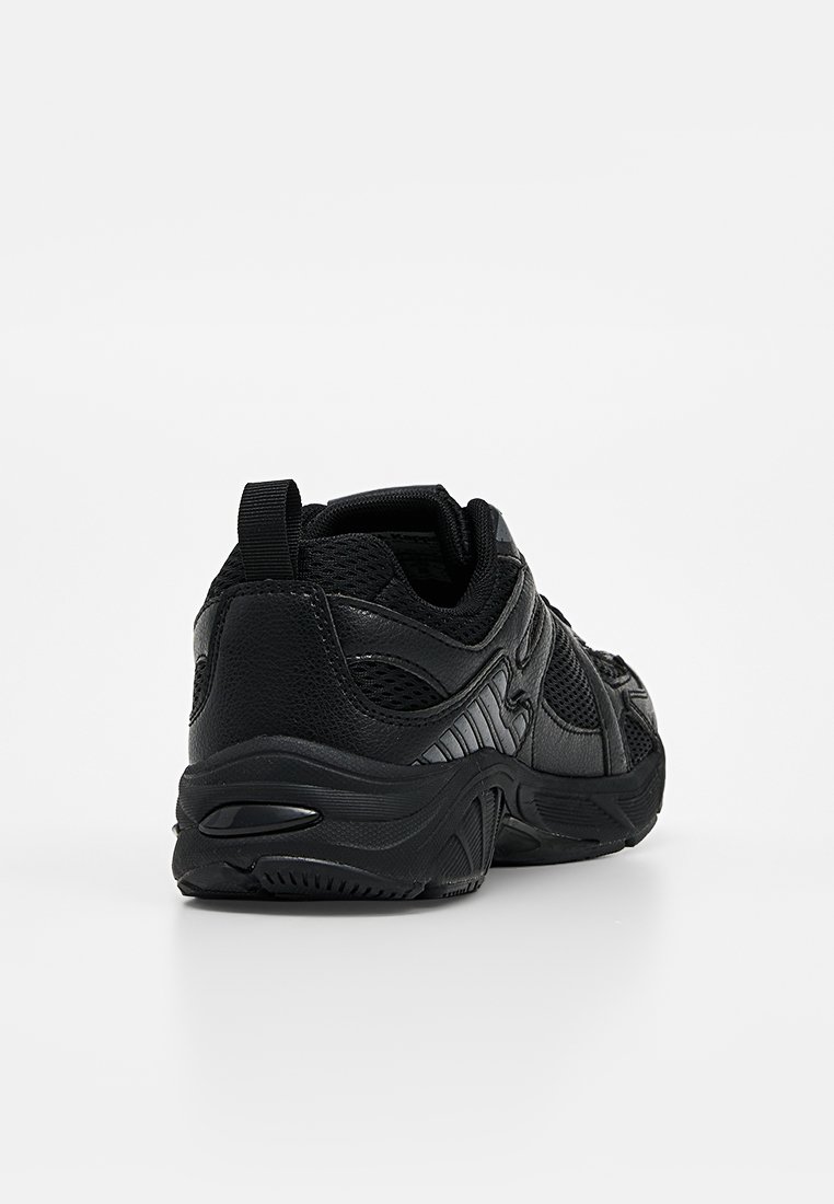 Sneaker low