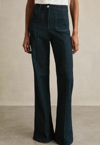 Reiss SAKURA PATCH POCKET - Vaqueros a campana - dark blue