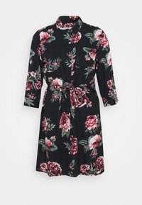 Abito floreale in tessuto nero con motivi di peonie rosa e bianche, davanti a bottoni, collare, maniche a 3/4 e cintura removibile in vita.