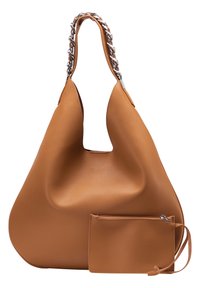 Sac hobo en cuir beige avec une texture lisse, doté d'une anse en chaîne épaisse et d'une pochette zippée amovible.