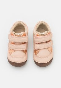 Kickers SOSTANKRO - Scarpe a strappo - rose clair metal