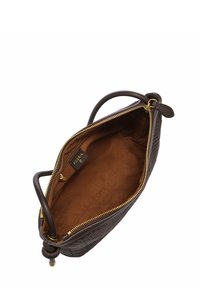 Borsa a mano in pelle marrone con esterno testurizzato, zip dorata e una maniglia singola. L'interno presenta una fodera liscia di colore marrone chiaro.
