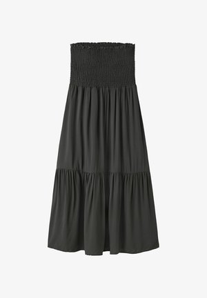 Čierne dlhé šaty bez ramienok so žabičkovaným živôtikom a viacvrstvovou nariasenou sukňou z ľahkej látky.