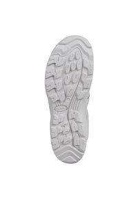 Valkoiset sneakersit, joiden pohja on varustettu teksturoidulla pinnalla, syvillä urilla ja pyörteisillä kuvioilla pitävyyden vuoksi. Pohjassa on logo lähellä kantapäätä.