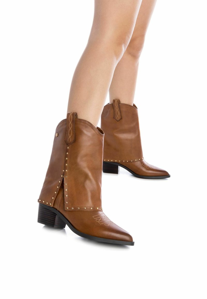 Carmela Botines - camel