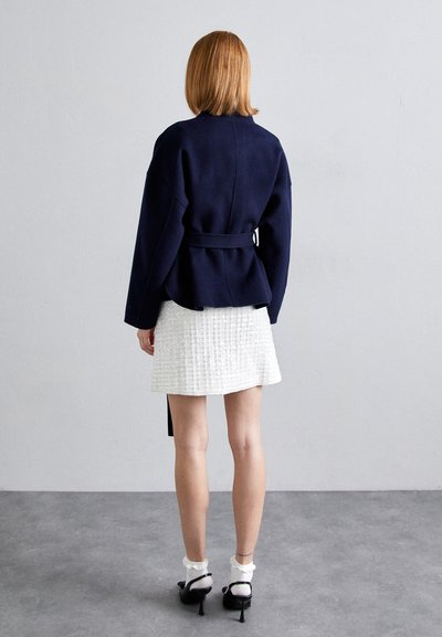 Maje GIFALY - Kurzmantel - marine