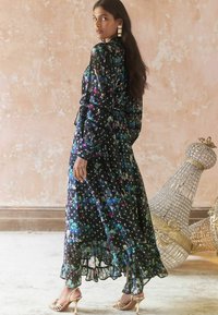 Love & Roses REGULAR FIT - PRINTED TIE FRONT WITH LONG SLEEVES - Maxi šaty - black